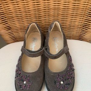 Girl’s shoes
